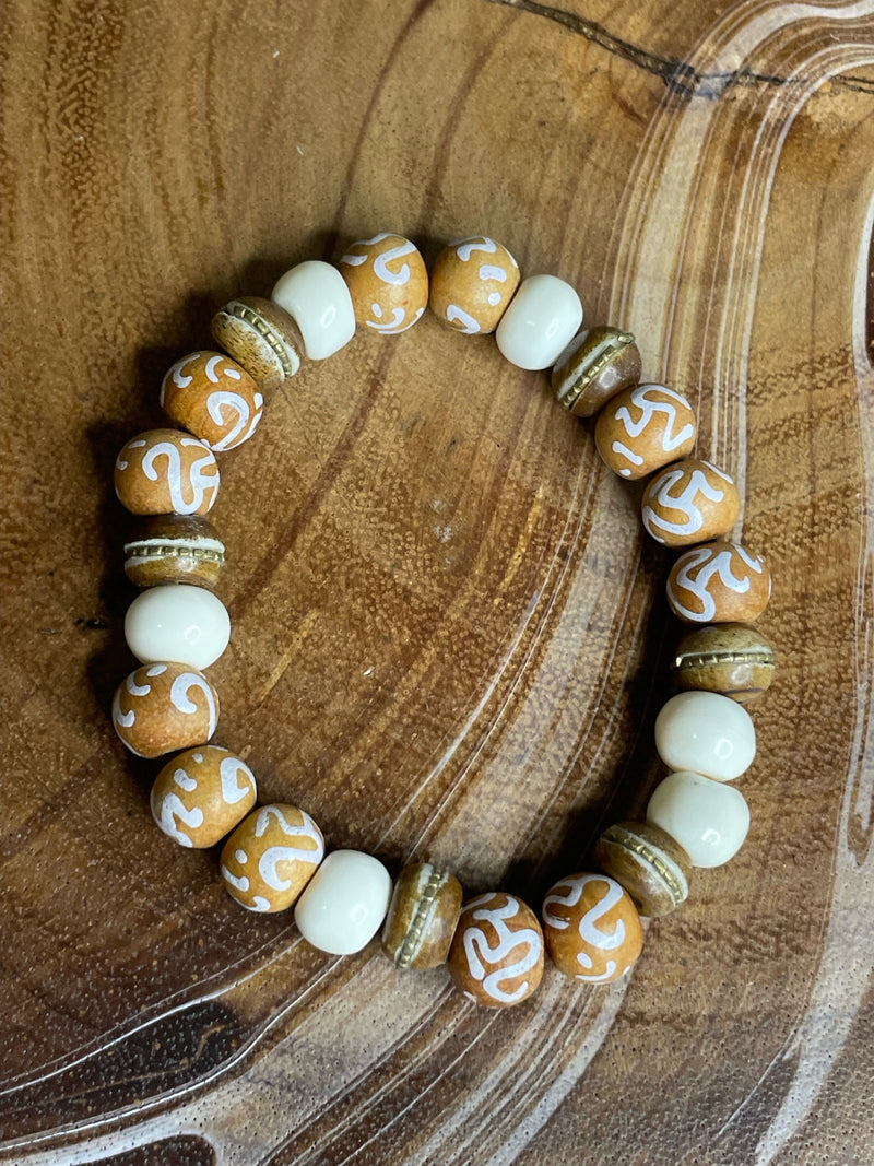 Stunning white bone and wood beaded ladies' bracelet